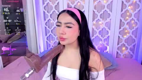 Snapshot of aniie_west chatting on February 9, 12:41 pm aniie_west online show from February 9, 12:41 pm