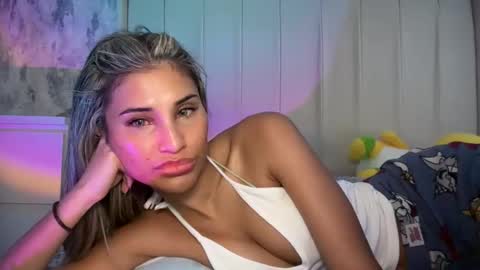 Snapshot of aniishaa chatting on February 10, 10:52 am anisha online show from February 10, 10:52 am