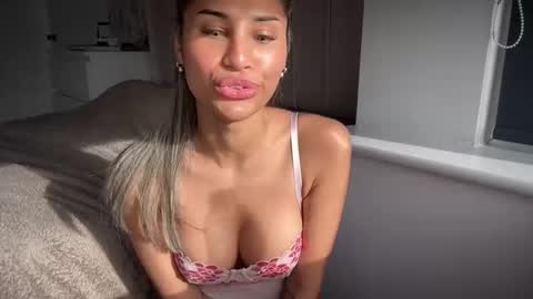 Snapshot of aniishaa chatting on February 17, 10:56 am anisha online show from February 17, 10:56 am