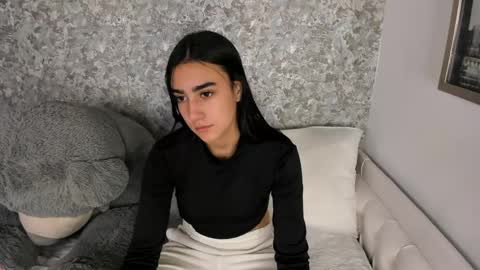 anika_h online show from April 28, 12:10 pm
