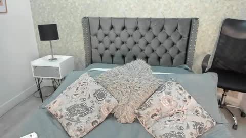 anika_h online show from May 15, 12:23 pm