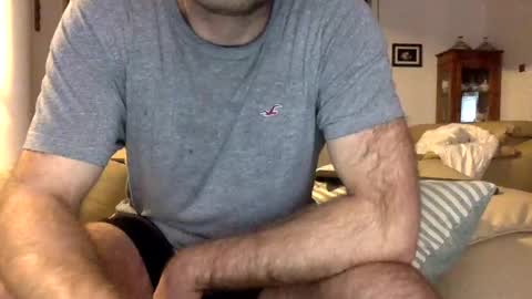 Snapshot of animal_michael chatting on December 27, 12:18 am animal_michael online show from December 27, 12:18 am