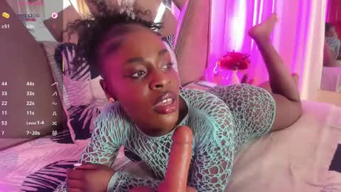 anisha_zambrano online show from April 24, 1:35 pm