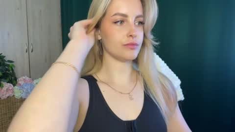 Anita online show from May 18, 1:02 am