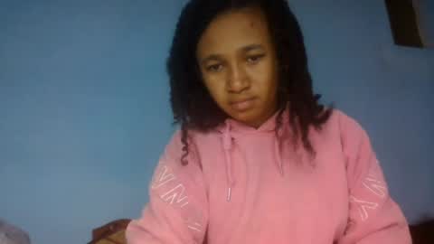 Snapshot of anitaazzh chatting on July 4, 8:09 am anitaazzh online show from July 4, 8:09 am