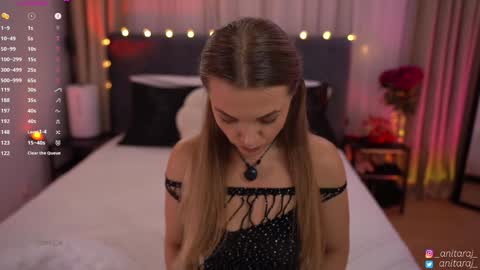 Im Anita thumb up me please its important online show from October 11, 10:19 pm