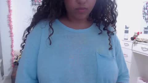 Snapshot of anitta_bell1 chatting on December 6, 12:23 am anitta_bell1 online show from December 6, 12:23 am