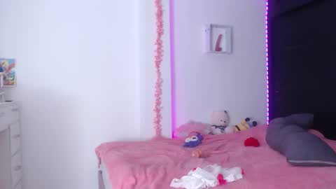 Snapshot of anitta_bell1 chatting on March 11, 12:11 am anitta_bell1 online show from March 11, 12:11 am