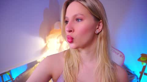 Ann online show from February 4, 1:28 pm