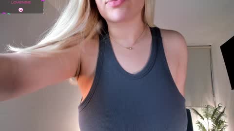 Snapshot of ann__w chatting on January 17, 4:28 am Ann online show from January 17, 4:28 am