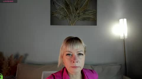 ann_annise online show from May 17, 12:52 am