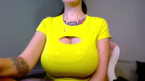 Snapshot of ann_mikele chatting on December 8, 8:47 pm Ann online show from December 8, 8:47 pm