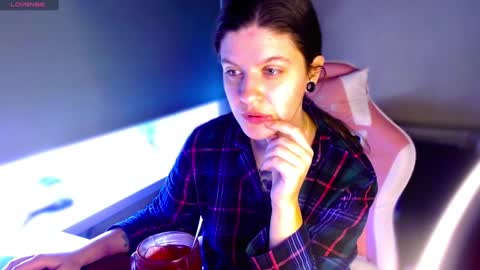 Snapshot of ann_mikele chatting on January 6, 10:02 am Ann online show from January 6, 10:02 am