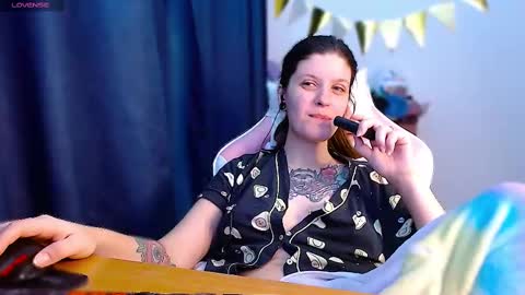 Snapshot of ann_mikele chatting on February 28, 7:46 pm Ann online show from February 28, 7:46 pm