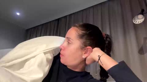 Anna online show from November 4, 8:08 pm