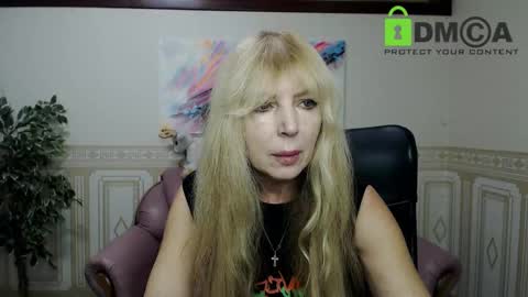 Anna Ditrih online show from December 2, 12:40 pm