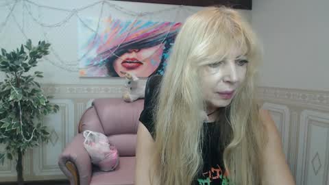 Anna Ditrih online show from December 30, 12:31 pm