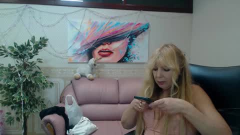 Anna Ditrih online show from January 5, 1:04 pm