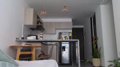 Anna online show from March 6, 6:04 pm