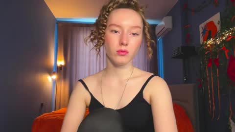 Anna online show from April 2, 10:46 am