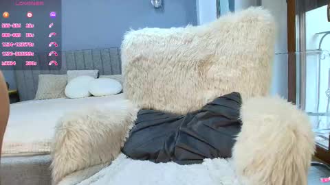 Snapshot of anna_lewis chatting on October 13, 6:35 am Anna online show from October 13, 6:35 am