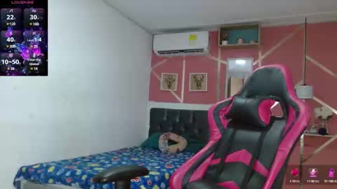 Snapshot of anna_lus1 chatting on December 22, 1:01 am lus online show from December 22, 1:01 am