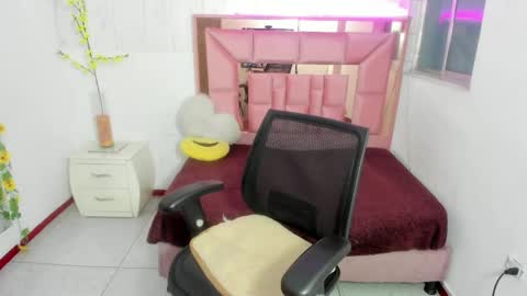 ANNA online show from April 28, 7:52 pm