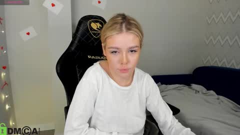 Snapshot of anna_robinson chatting on February 23, 9:17 am Anna online show from February 23, 9:17 am