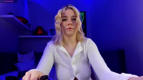 Snapshot of anna_robinson chatting on March 5, 12:39 am Anna online show from March 5, 12:39 am