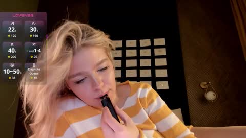 Snapshot of anna_robinson chatting on March 16, 5:44 am Anna online show from March 16, 5:44 am