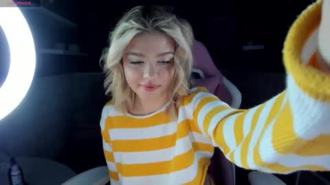 Snapshot of anna_robinson chatting on March 26, 1:22 am Anna online show from March 26, 1:22 am