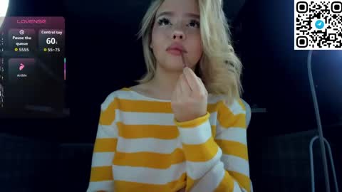 Snapshot of anna_robinson chatting on April 1, 1:39 am Anna online show from April 1, 1:39 am