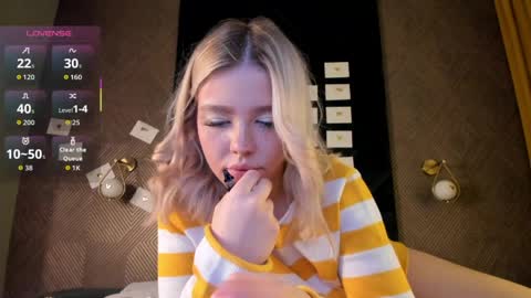 Snapshot of anna_robinson chatting on April 3, 1:14 am Anna online show from April 3, 1:14 am