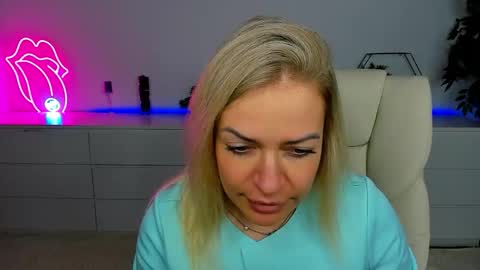 Snapshot of anna_snow9 chatting on September 20, 7:04 pm anna_snow9 online show from September 20, 7:04 pm