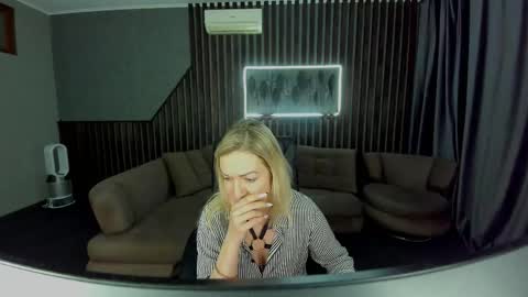 Snapshot of anna_snow9 chatting on October 15, 5:57 pm anna_snow9 online show from October 15, 5:57 pm