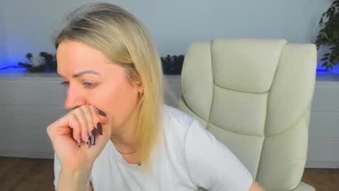 anna_snow9 online show from December 15, 7:07 pm