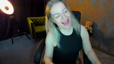 anna_snow9 online show from May 10, 5:07 pm