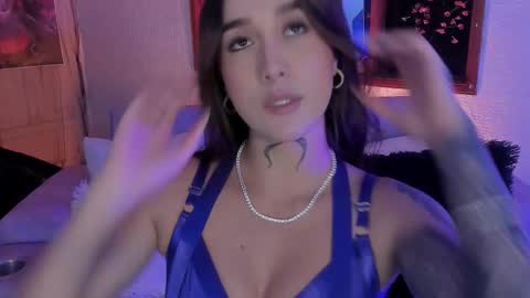 Snapshot of annaa__ chatting on March 18, 2:15 am annaa__ online show from March 18, 2:15 am