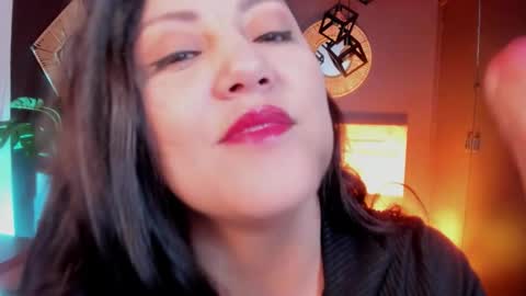 Snapshot of annaa_rose chatting on February 18, 3:35 am Anna online show from February 18, 3:35 am