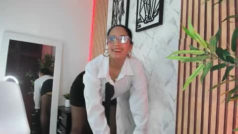 Snapshot of annaarela chatting on October 6, 11:29 am Annaarela online show from October 6, 11:29 am