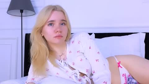 Snapshot of annabellelu chatting on October 29, 2:47 am AnnaBelle online show from October 29, 2:47 am