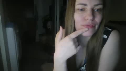annadiamond1 online show from May 10, 8:47 pm