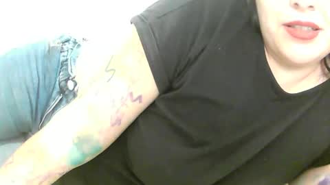 Snapshot of annaevelinne chatting on December 16, 8:30 am Anna online show from December 16, 8:30 am