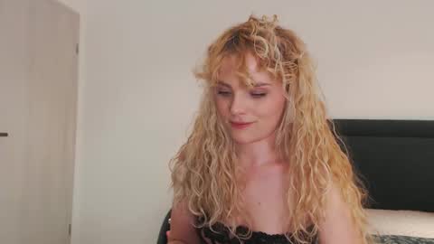 annaevv online show from March 2, 8:10 am