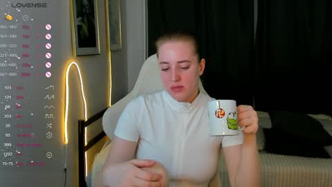 annagrees1 online show from March 29, 1:16 am