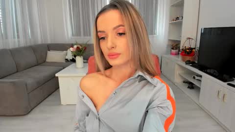 Snapshot of annaise_ chatting on December 21, 10:44 am annaise online show from December 21, 10:44 am