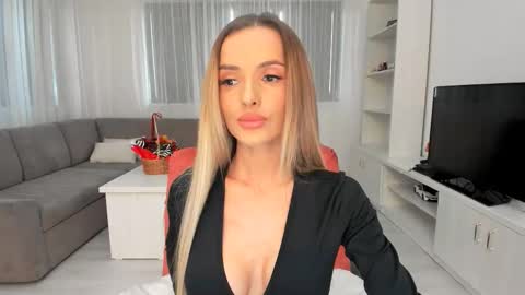 Snapshot of annaise_ chatting on February 7, 12:09 pm annaise online show from February 7, 12:09 pm