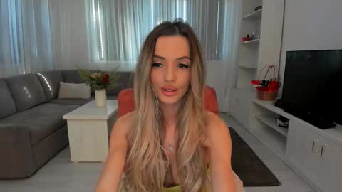 annaise  online show from March 13, 7:04 am