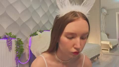 Snapshot of annamarie_foryou chatting on May 16, 7:01 pm Holly Molly Im Polly online show from May 16, 7:01 pm