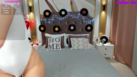 Snapshot of annasimonsj chatting on March 6, 12:10 am Anna online show from March 6, 12:10 am